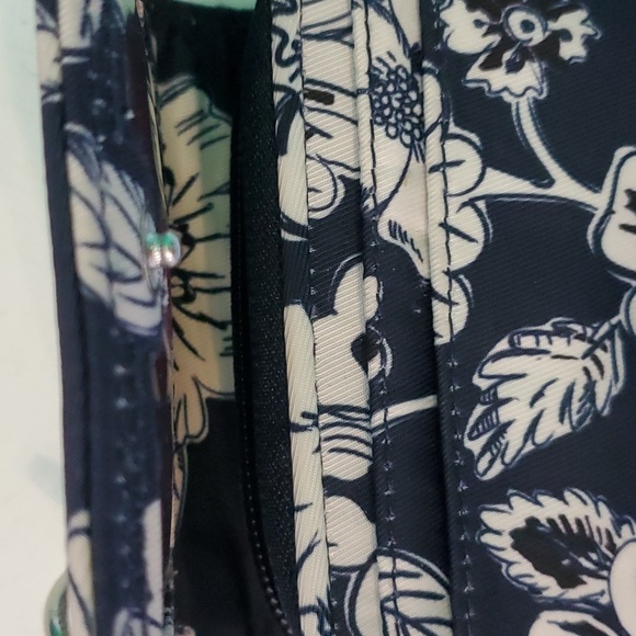 Vera Bradley blue and white floral multi pocket Keychain wallet - Picture 4 of 6
